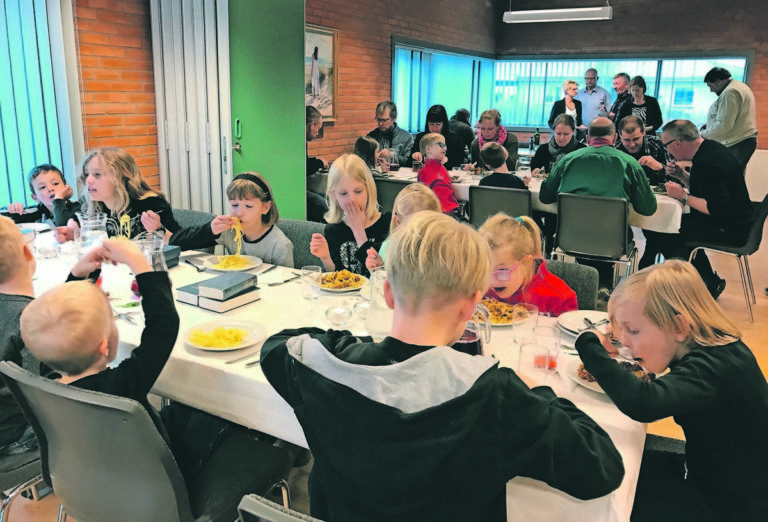 Spaghetti, Gud og fakkel­optog