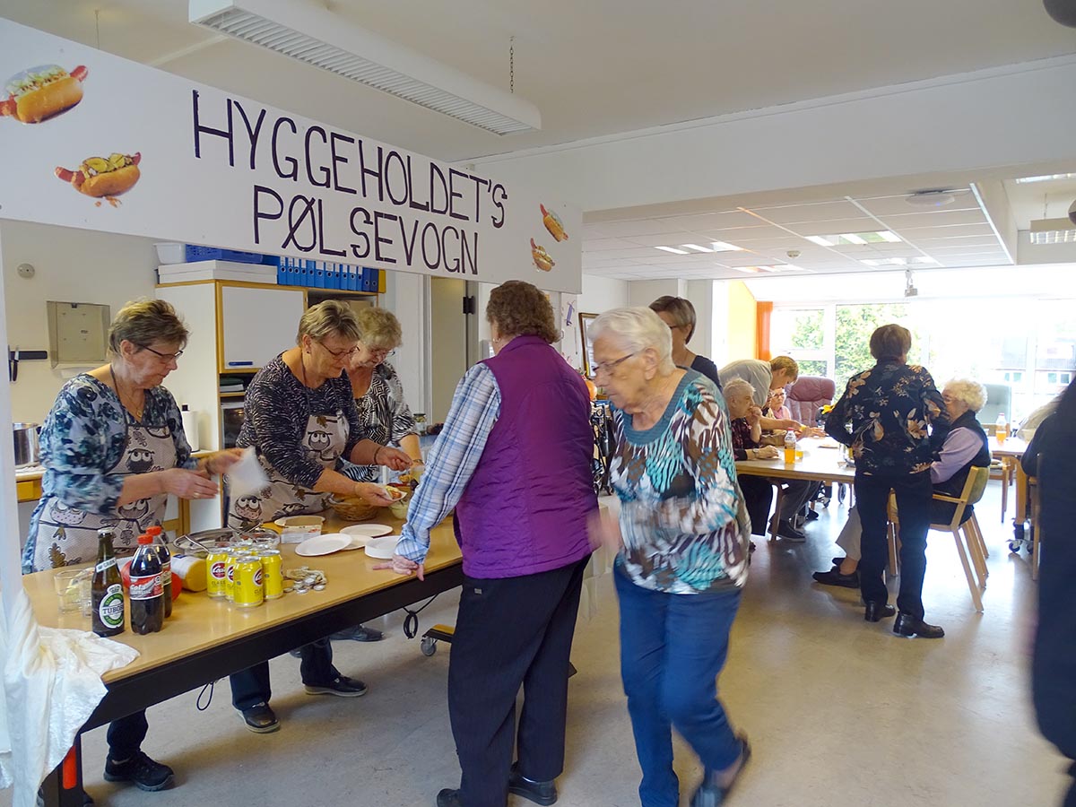 Så var der hotdogs til alle Så var der hotdogs til alle