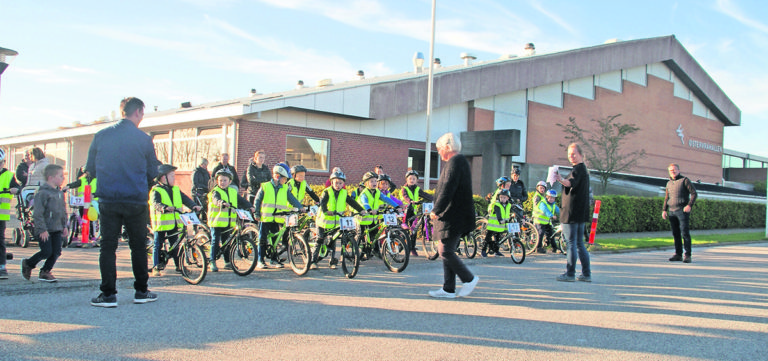 26 seje skolebørn cyklede tusindvis af kroner ind til julehjælp