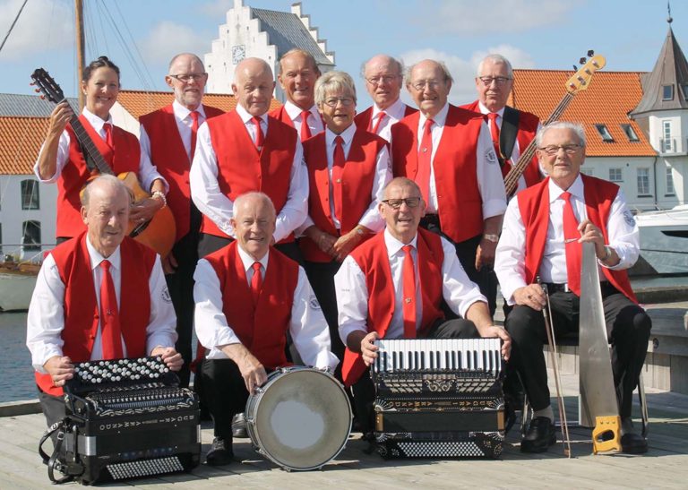 Sommermusik med genlyd over hele Sæby Havn