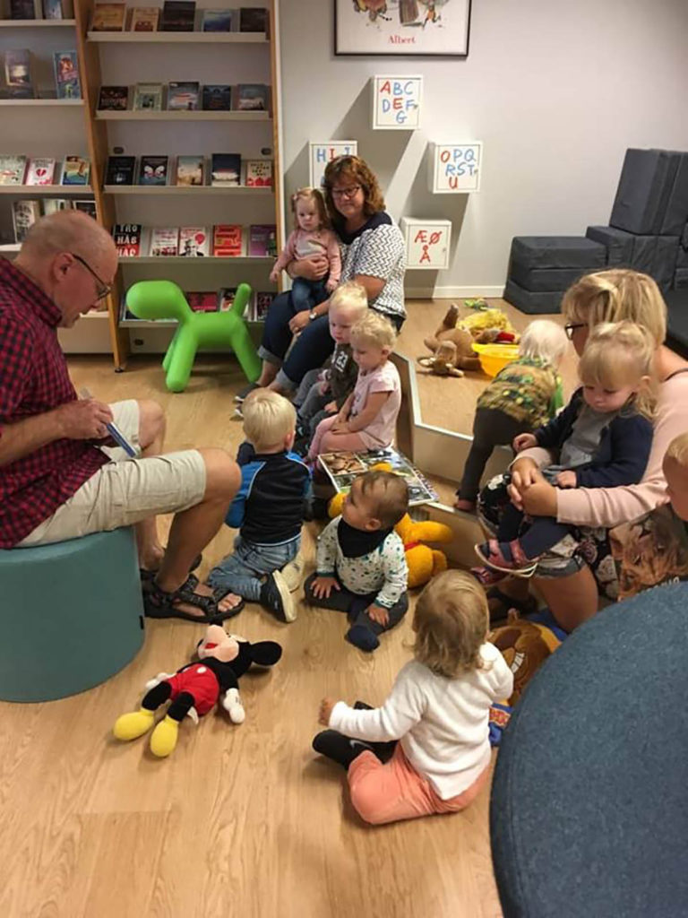 Livlige gæster på Østervrå Bibliotek