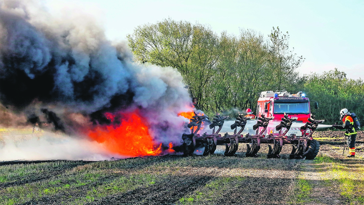 Kraftig brand i traktor Kraftig brand i traktor