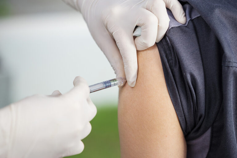 Få gratis influenza­-vaccination på apoteket