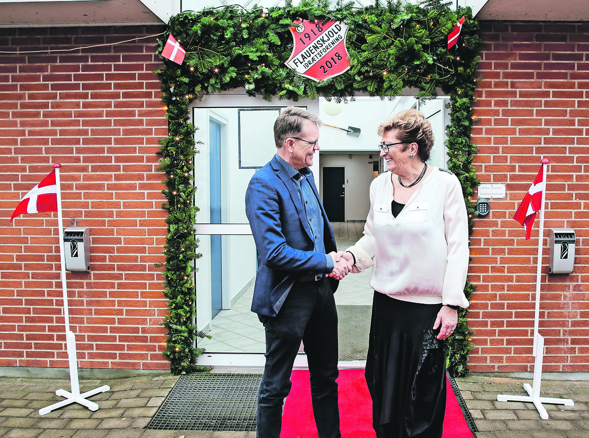 Flot pris til ”Fru Larsen” Flot pris til ”Fru Larsen”