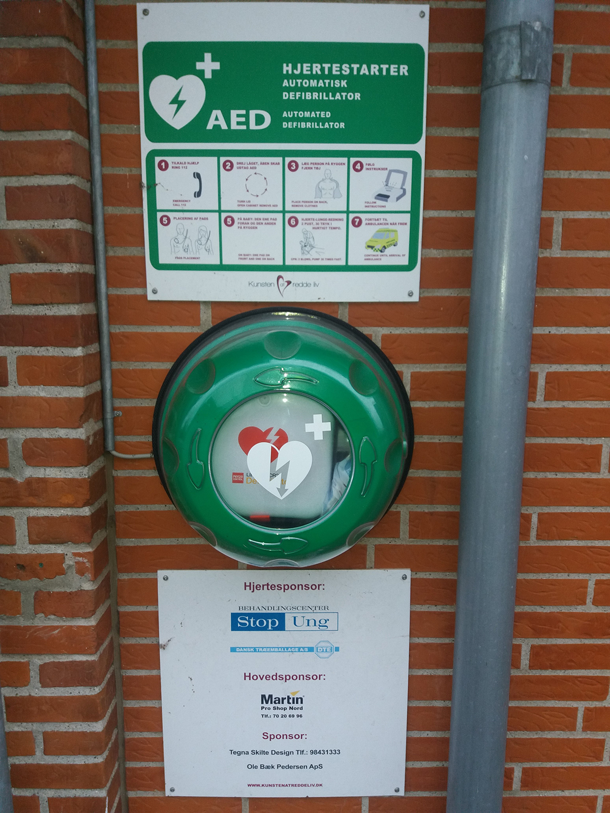 Ny hjertestarter ved Flauenskjold Hallen Ny hjertestarter ved Flauenskjold Hallen