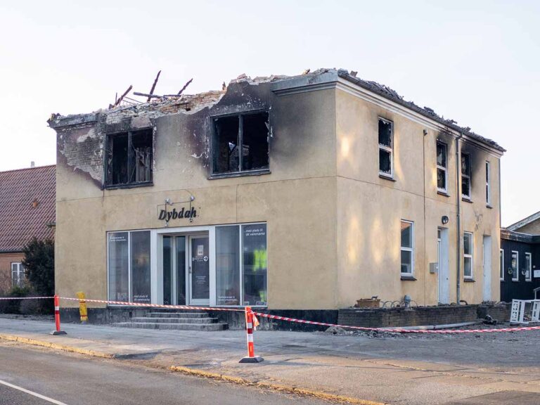 Byens Centrum i Østervrå hærget af kraftig brand
