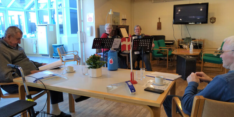 Torsdagscaféer med musik og gætteleg