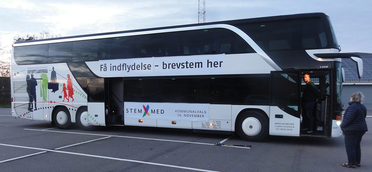 Valgbus på turné i kommunens oplandsbyer Valgbus på turné i kommunens oplandsbyer