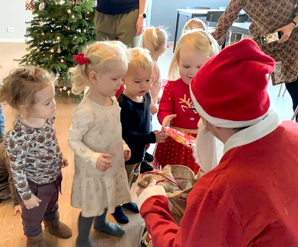 Hyggelige juletræsfester i mindre enheder Hyggelige juletræsfester i mindre enheder