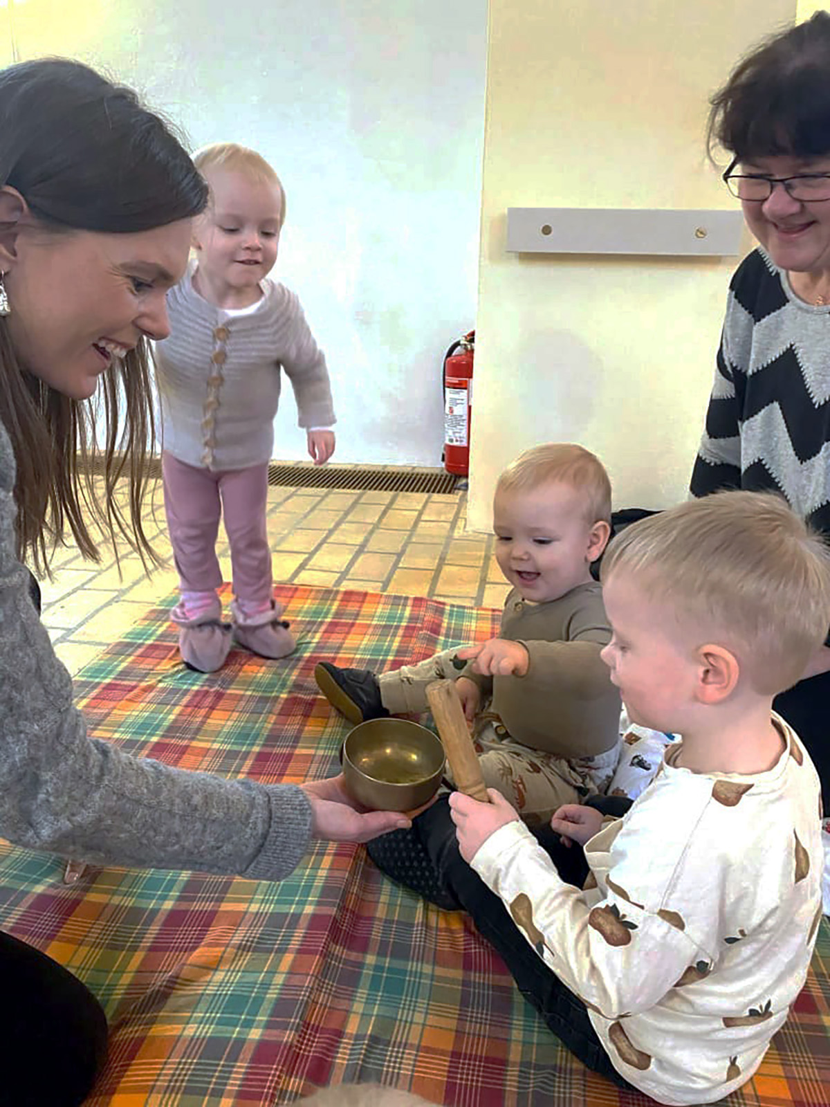Kirkebesøg med gemmeleg og musikalsk hygge Kirkebesøg med gemmeleg og musikalsk hygge