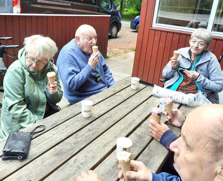Bussen rullede atter afsted med frivillige og beboere