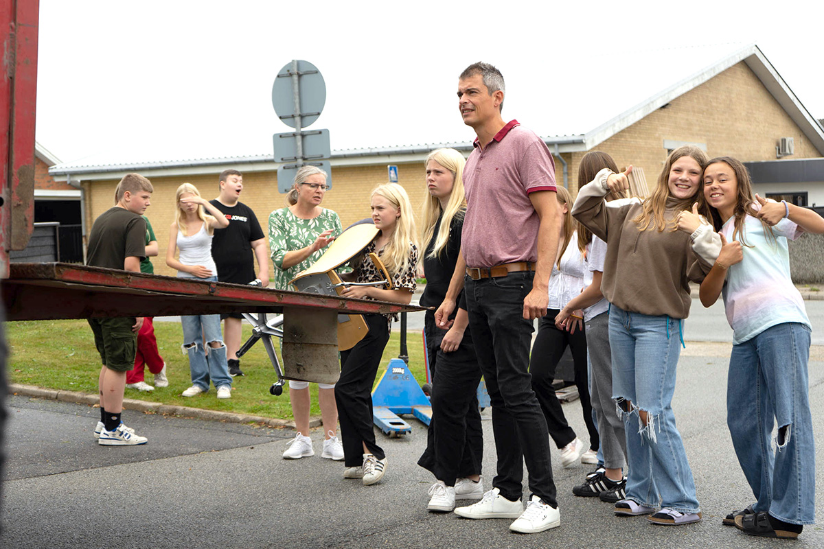Sved på panden og nye brugte møbler til Torslev Skole Sved på panden og nye brugte møbler til Torslev Skole
