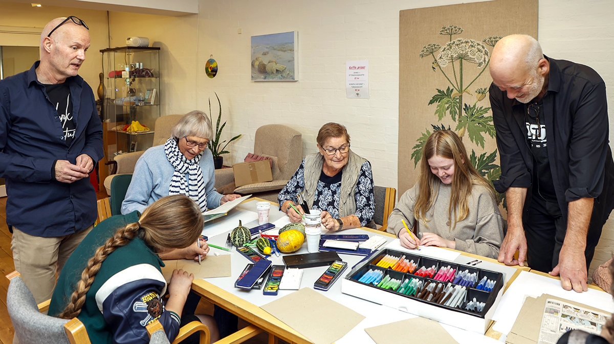 To generationer laver fælles kunstprojekt i Østervrå To generationer laver fælles kunstprojekt i Østervrå