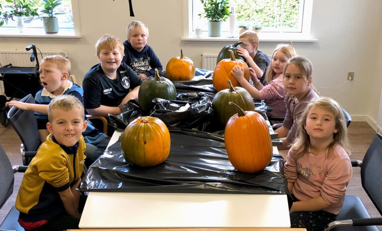 Dybvad Ældrecenter havde besøg af SFO’en på Hørby/Dybvad Skole