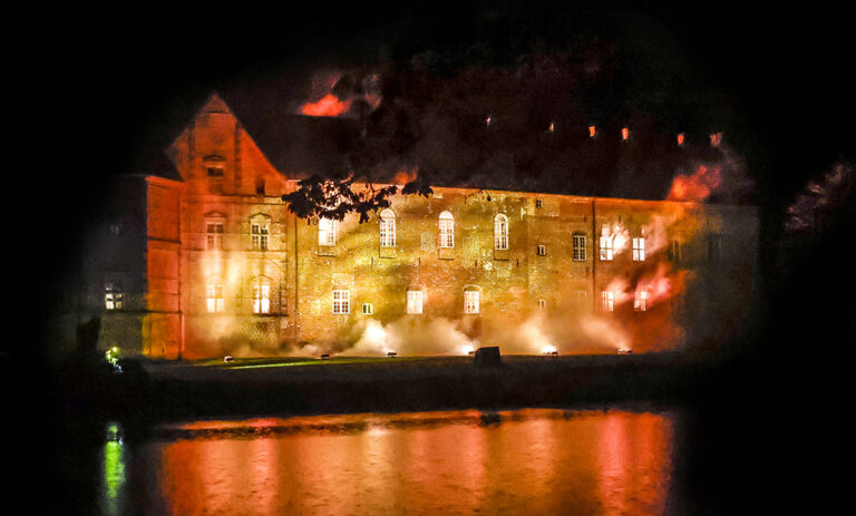 Voergaard Slot i brand hele seks gange