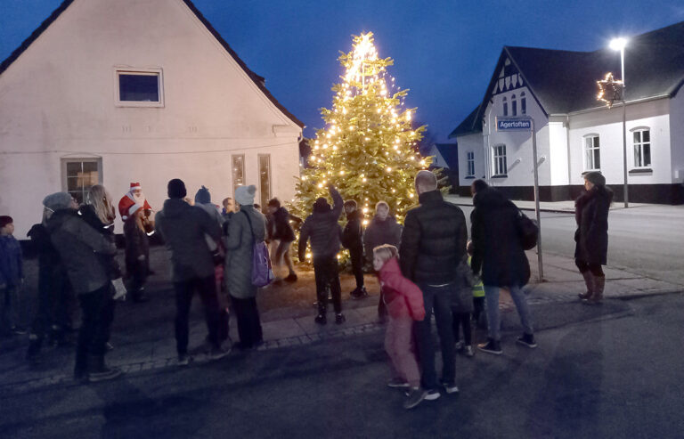 Så blev juletræet tændt