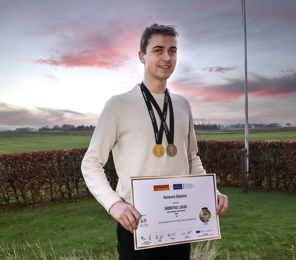 Lukas vandt VM-bronze sammen med Juniorkokkelandsholdet Lukas vandt VM-bronze sammen med Juniorkokkelandsholdet
