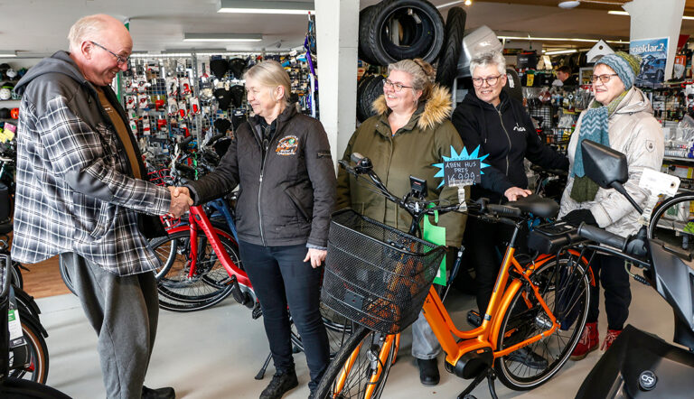 Nye cykler og kabinescootere på vej ud til kunder