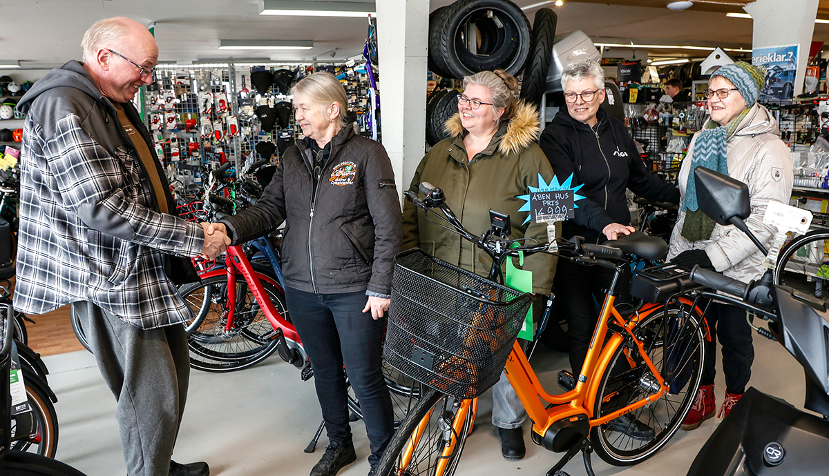 Nye cykler og kabinescootere på vej ud til kunder Nye cykler og kabinescootere på vej ud til kunder