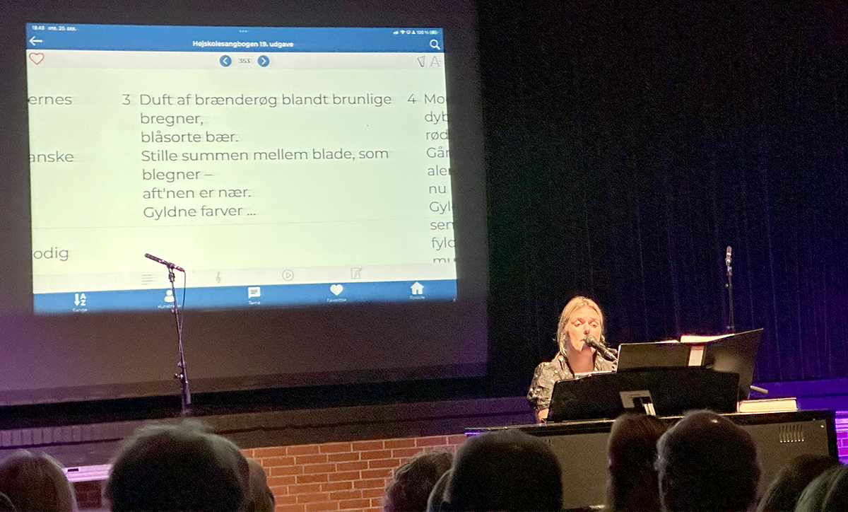 Katrine Muff trak fuldt hus på Hørby Efterskole Katrine Muff trak fuldt hus på Hørby Efterskole