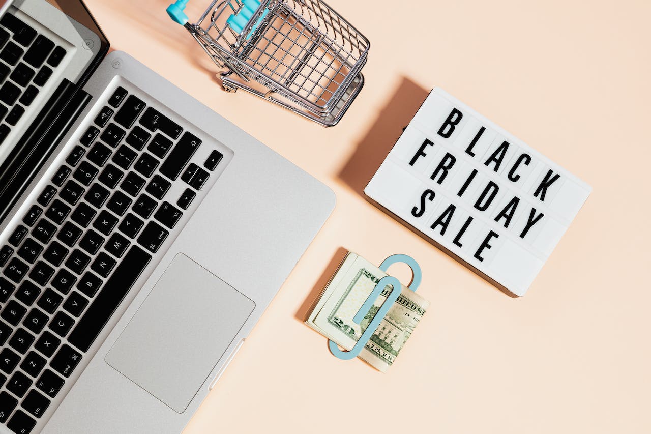 Guide: Sådan kan du øge dit salgstal på Black Friday via markedsføring Guide: Sådan kan du øge dit salgstal på Black Friday via markedsføring