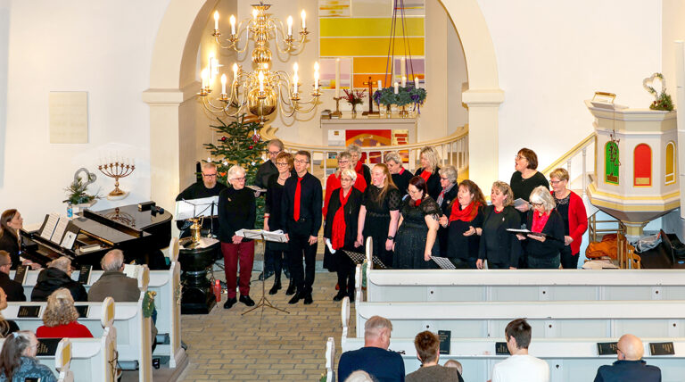 Julestemning og fællessang i Østervrå Kirke