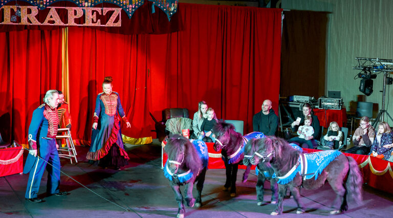 Cirkus Trapez jonglerede cirkusstemning frem i Østervrå