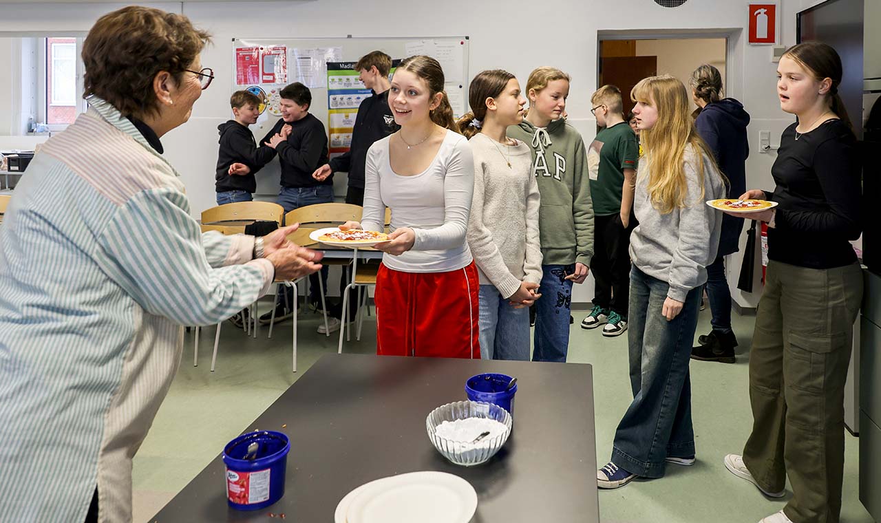 AktivitetAktivitetscentret og Hyggeholdet inviterede skolen på vaflerAktivitet AktivitetAktivitetscentret og Hyggeholdet inviterede skolen på vaflerAktivitet