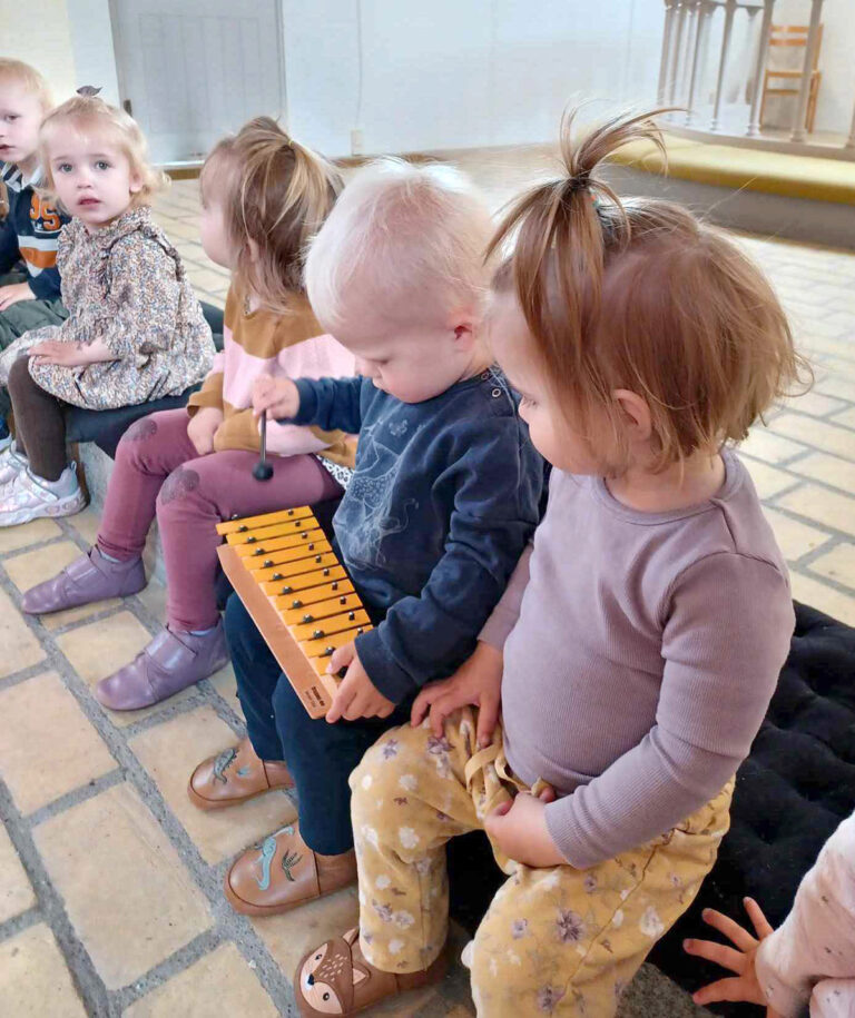 Musikalsk legestue med sang og sjove lege