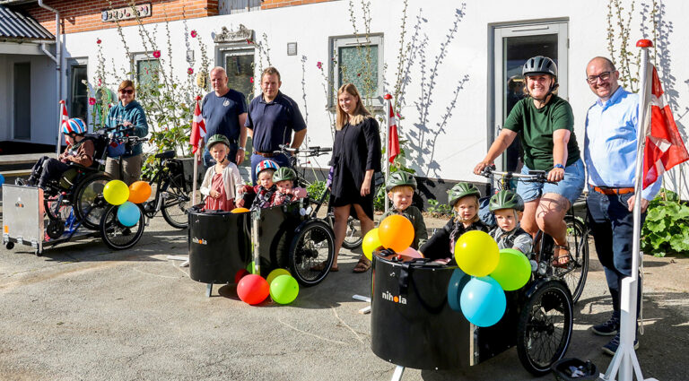 Hjulene på cyklen drejer rundt, rundt…