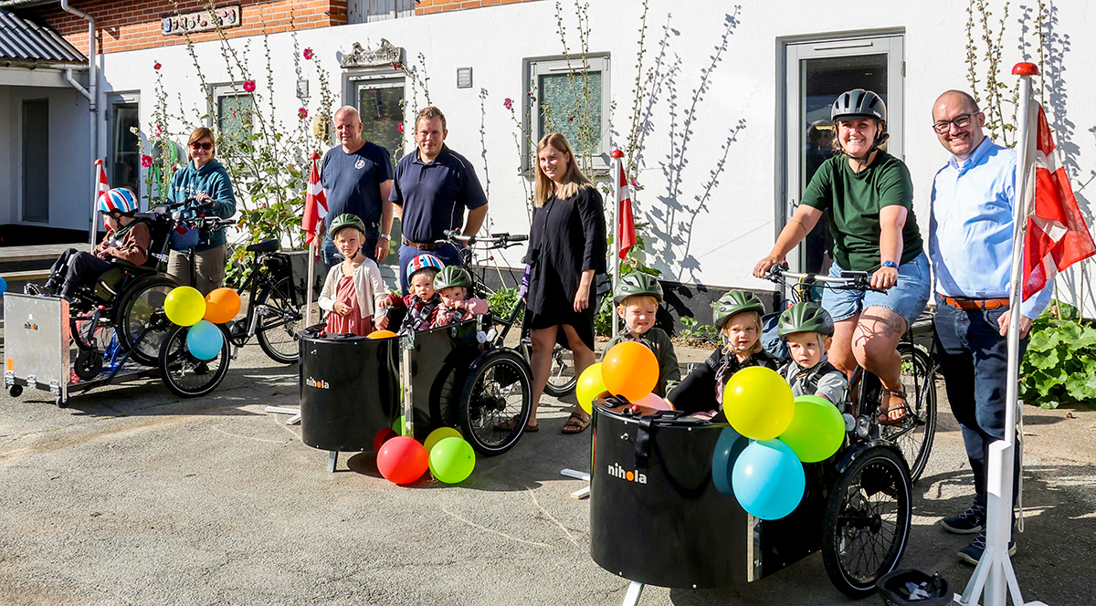 Hjulene på cyklen drejer rundt, rundt… Hjulene på cyklen drejer rundt, rundt…
