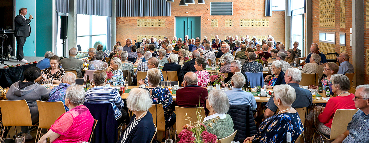 Johnny Hansen skabte jubilæumsstemning hos Østervrå Seniorer Johnny Hansen skabte jubilæumsstemning hos Østervrå Seniorer