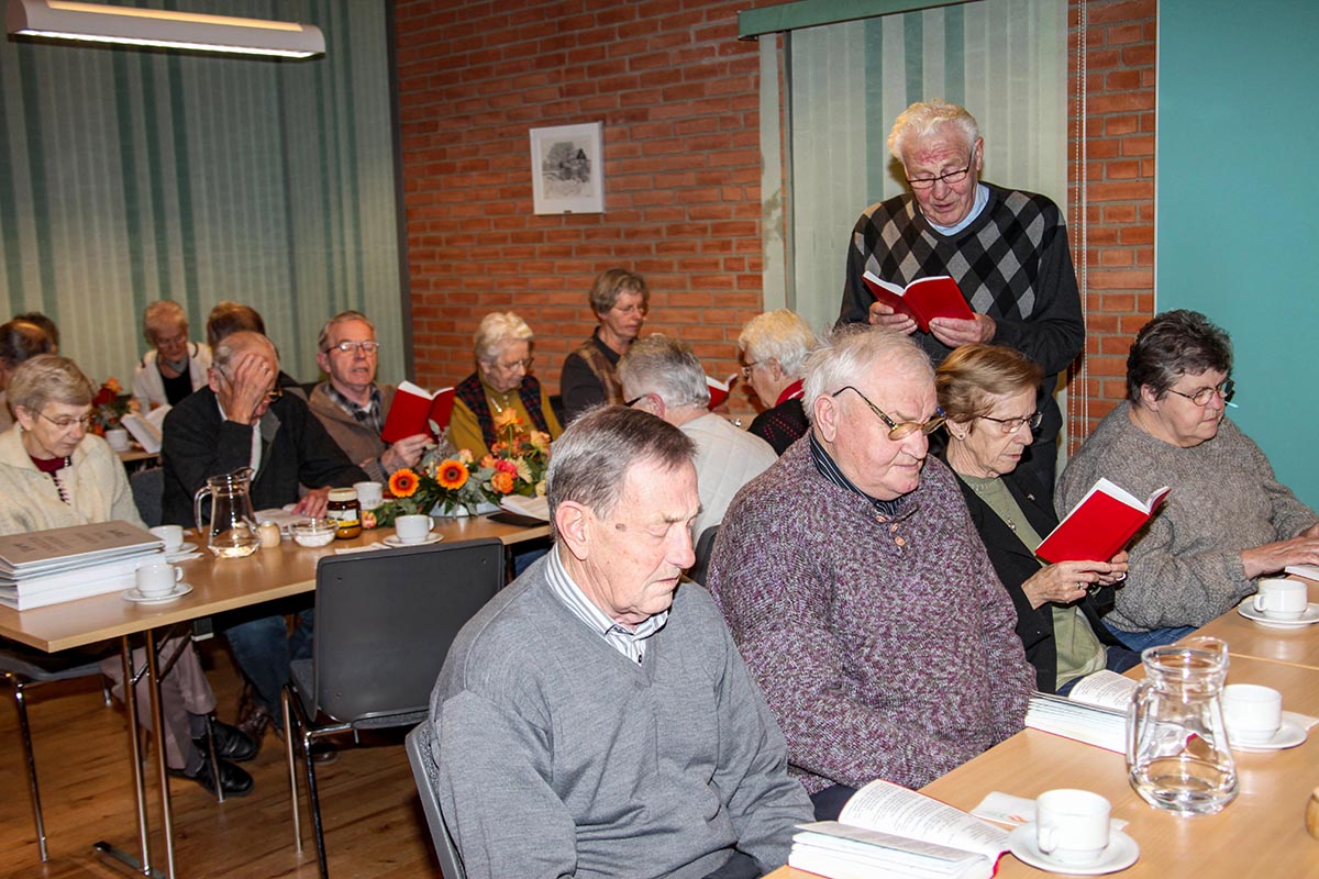 Østervrås 70-årige seniorforening er sprællevende Østervrås 70-årige seniorforening er sprællevende