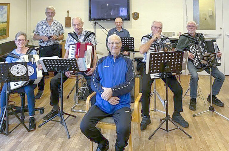 Muntre Landsbymusikanter i Aktivitetscenteret