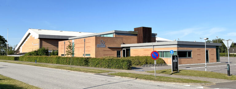 Avisen kan nu også  hentes i hallen