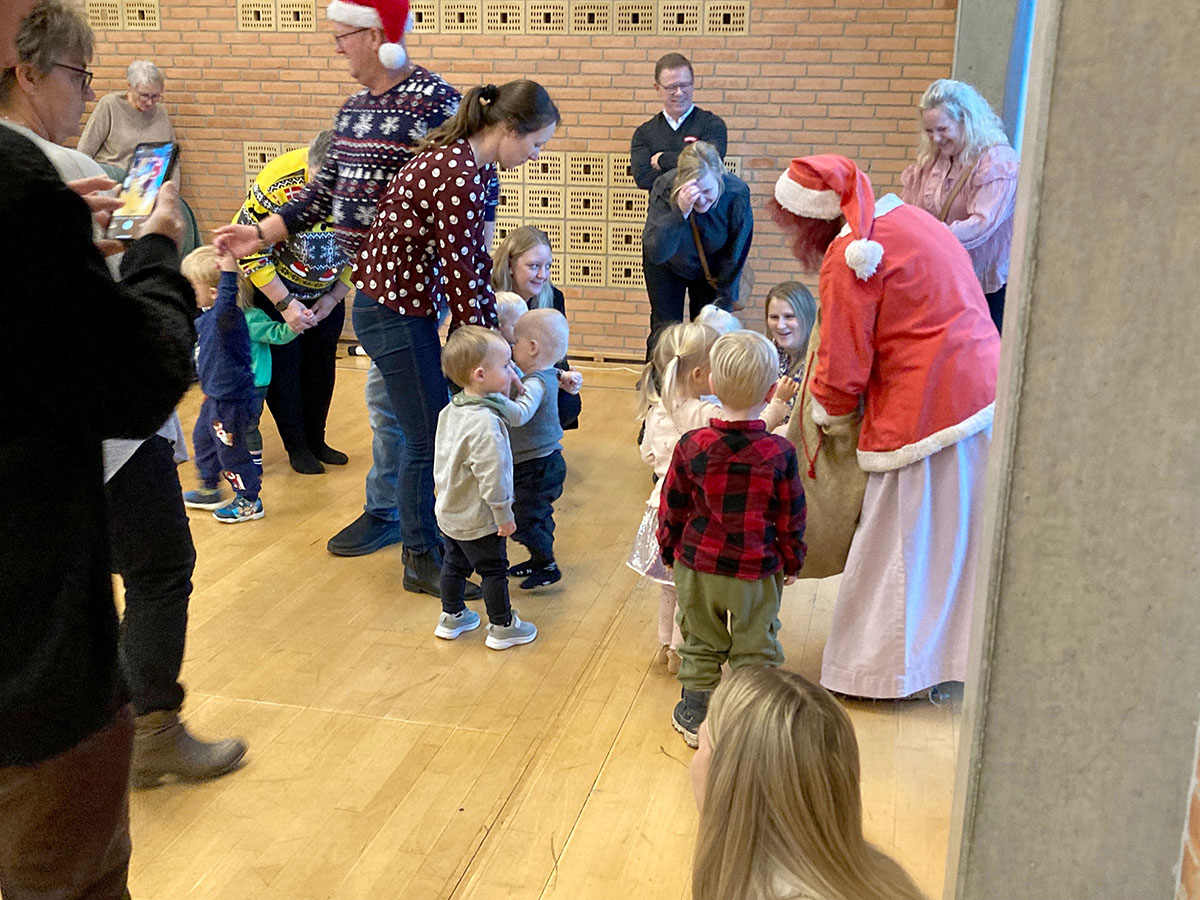 Nissemor satte gang i julestemningen hos dagplejere i Østervrå Nissemor satte gang i julestemningen hos dagplejere i Østervrå