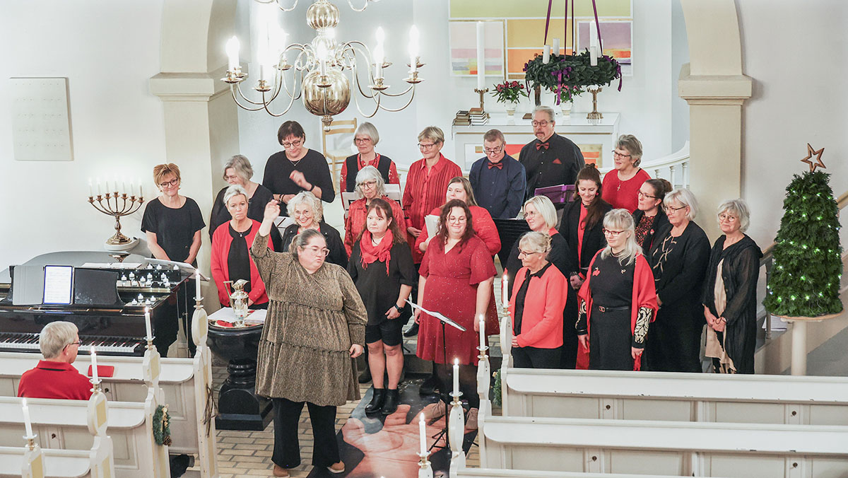 Højtidelig og stemningsfuld julekoncert i Østervrå Kirke Højtidelig og stemningsfuld julekoncert i Østervrå Kirke