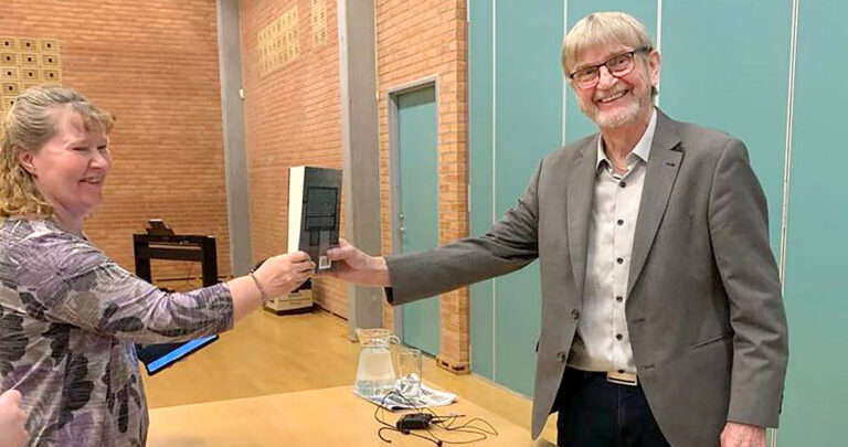 100 lyttede til Knud Eriks barske barndomserindringer