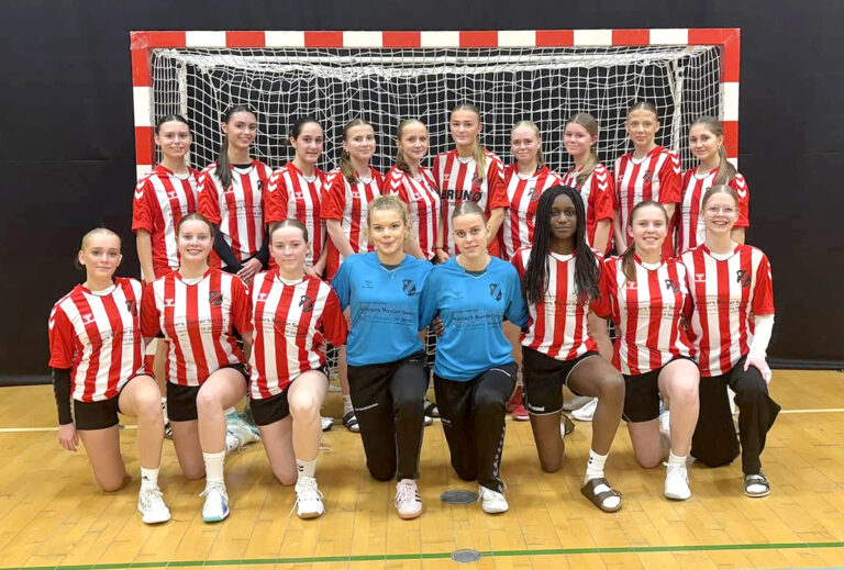 Nye trøjer til U15 Piger