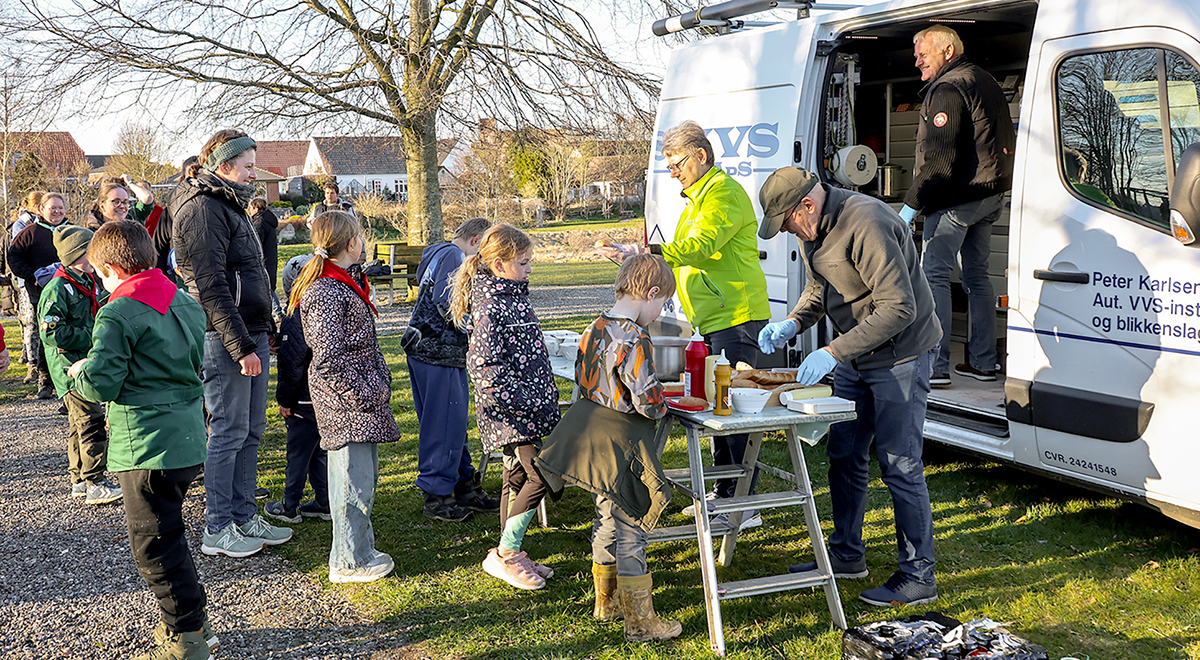 Børn og voksne samlede skrald og vaskede Østervrå ren Børn og voksne samlede skrald og vaskede Østervrå ren