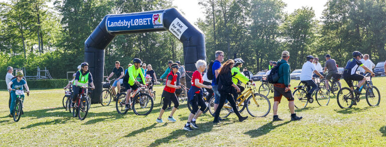 Landsbyløbet 2025 fik en flot start i Søparken i Dybvad