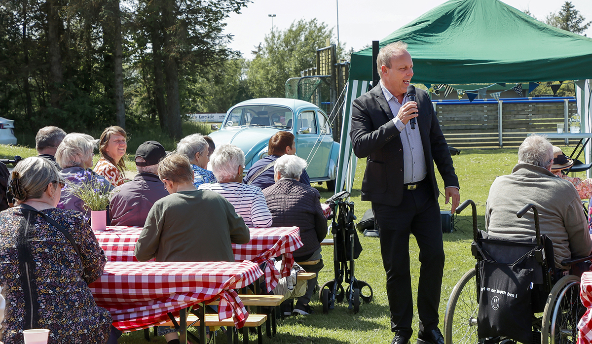 Der var sommer, der var sol og der var sommerfest Der var sommer, der var sol og der var sommerfest