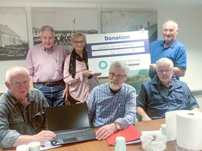 Lokalhistorisk Forening får donation til nye computere