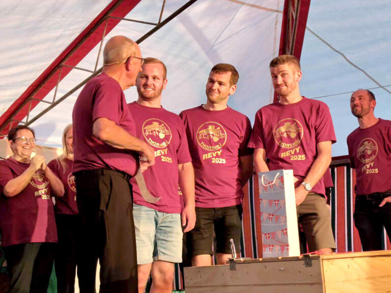 Asbjørn, Peter og Johannes hyldet med Thors Hammer
