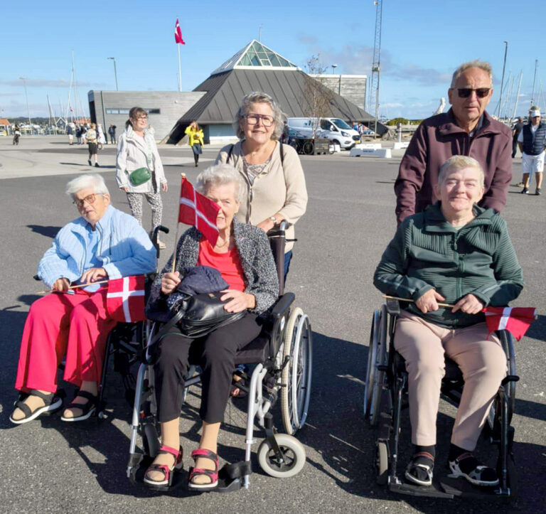 Sommerhygge og royale glimt for ældrecenterets beboere