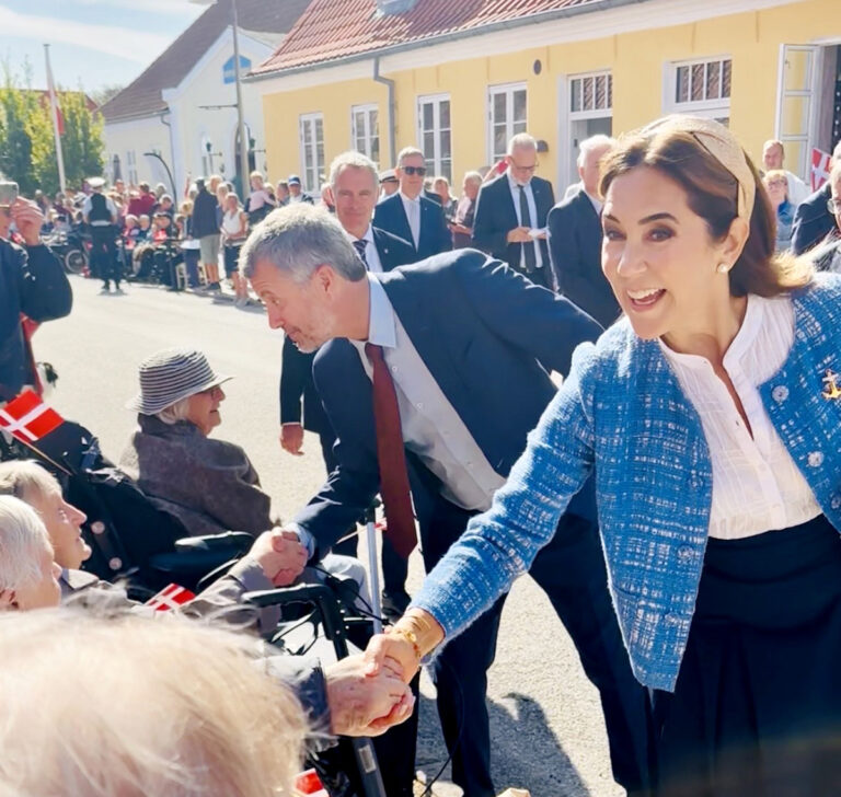 Sol, smil og royale håndtryk – Bålhøj Centret på udflugt til Sæby