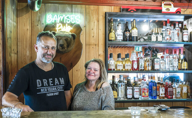 Bamses Pub genåbner med Anja og Jan bag bardisken