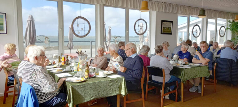 Tårs seniorer på tur til Feggesund Færgekro