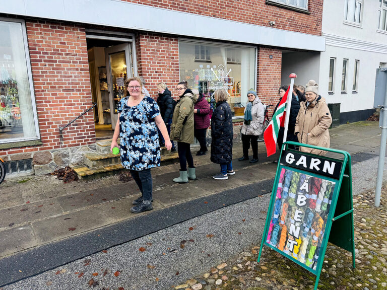 Stor interesse på åbningsdagen for ny garnbutik