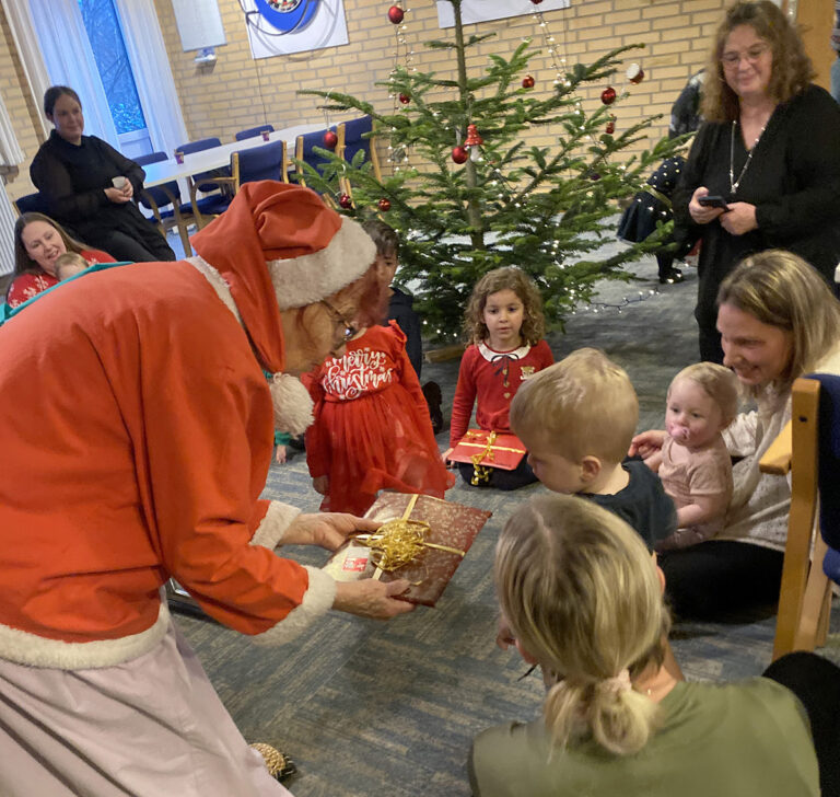 Humlevejs Private Pasningsordning og de små spirer  holdt stor julefest i Hørby